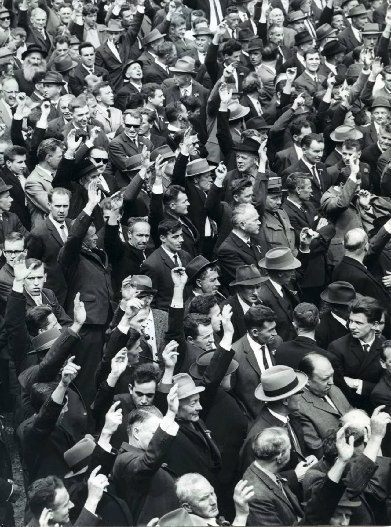 Menschenmenge an der Obwaldner Landsgemeinde in Sarnen 1966.