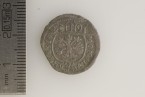 Grünverfärbte Münze mit feinem Münzbild.