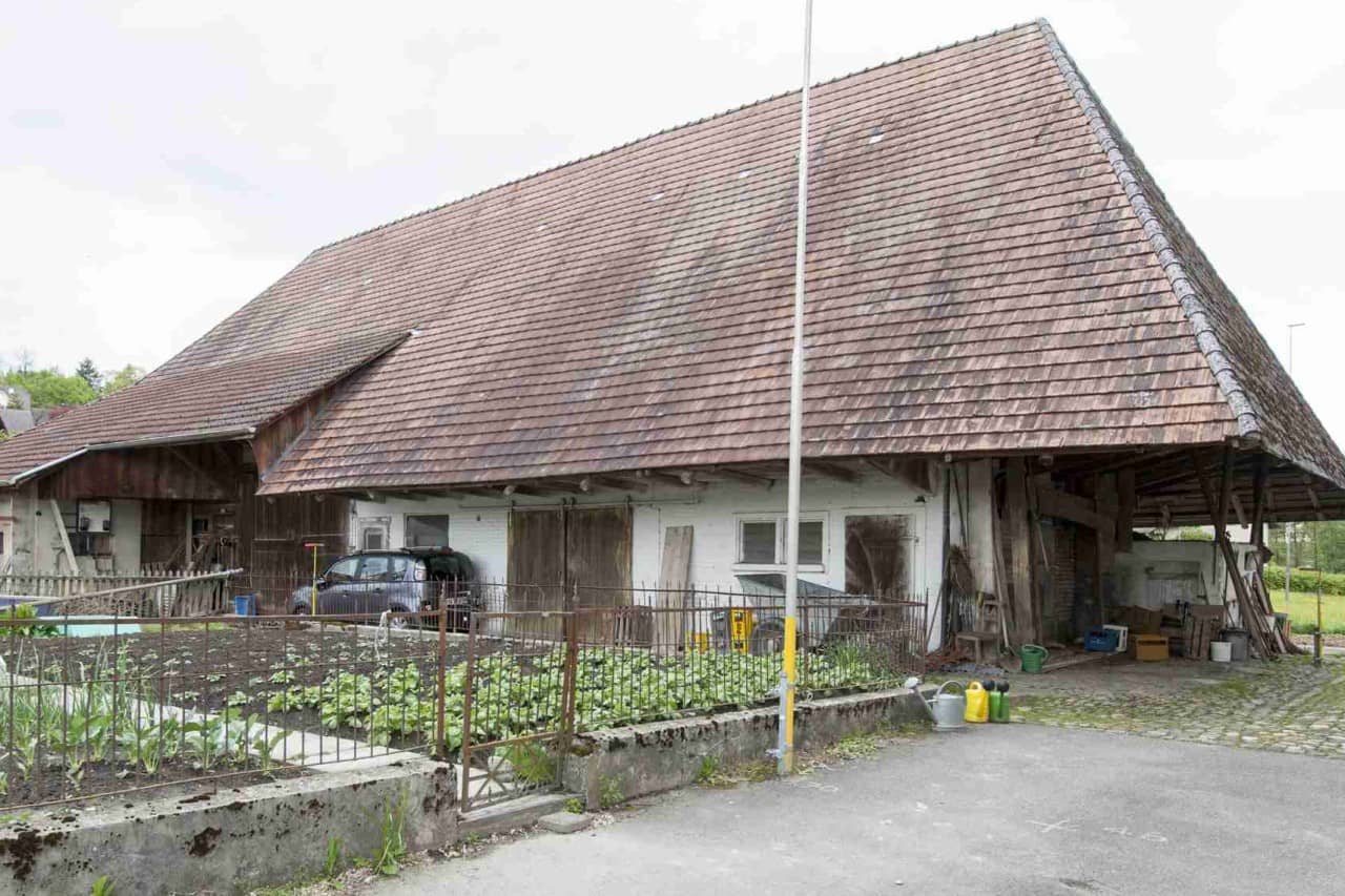 Die letzte freistehende Hochstudscheune des Aargaus.