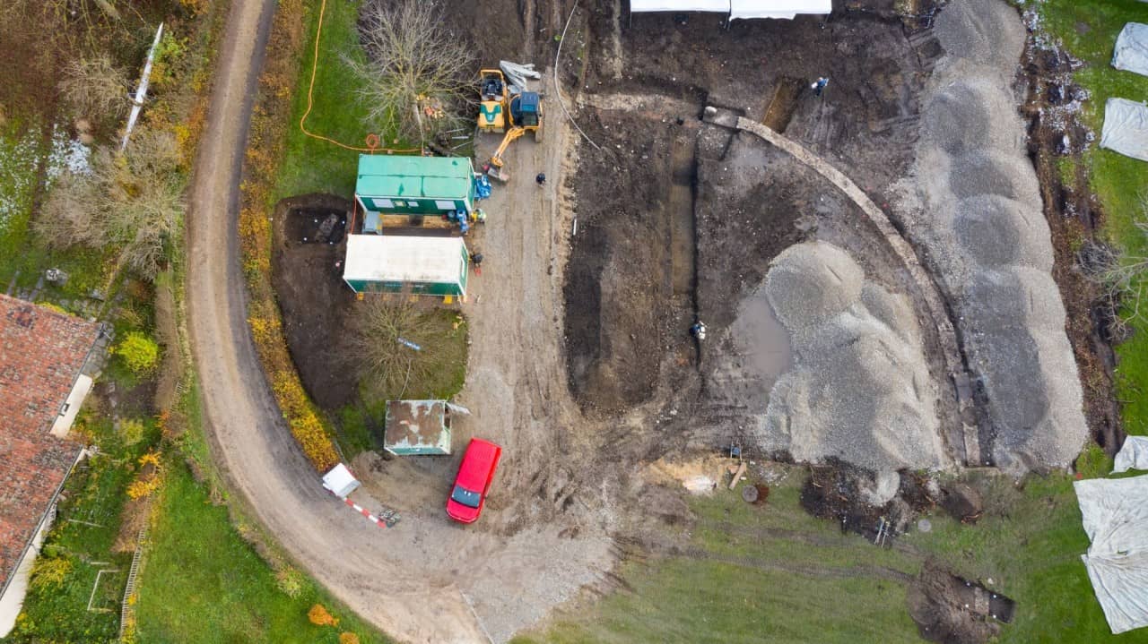 Das Amphitheater zu einem Viertel freigelegt.