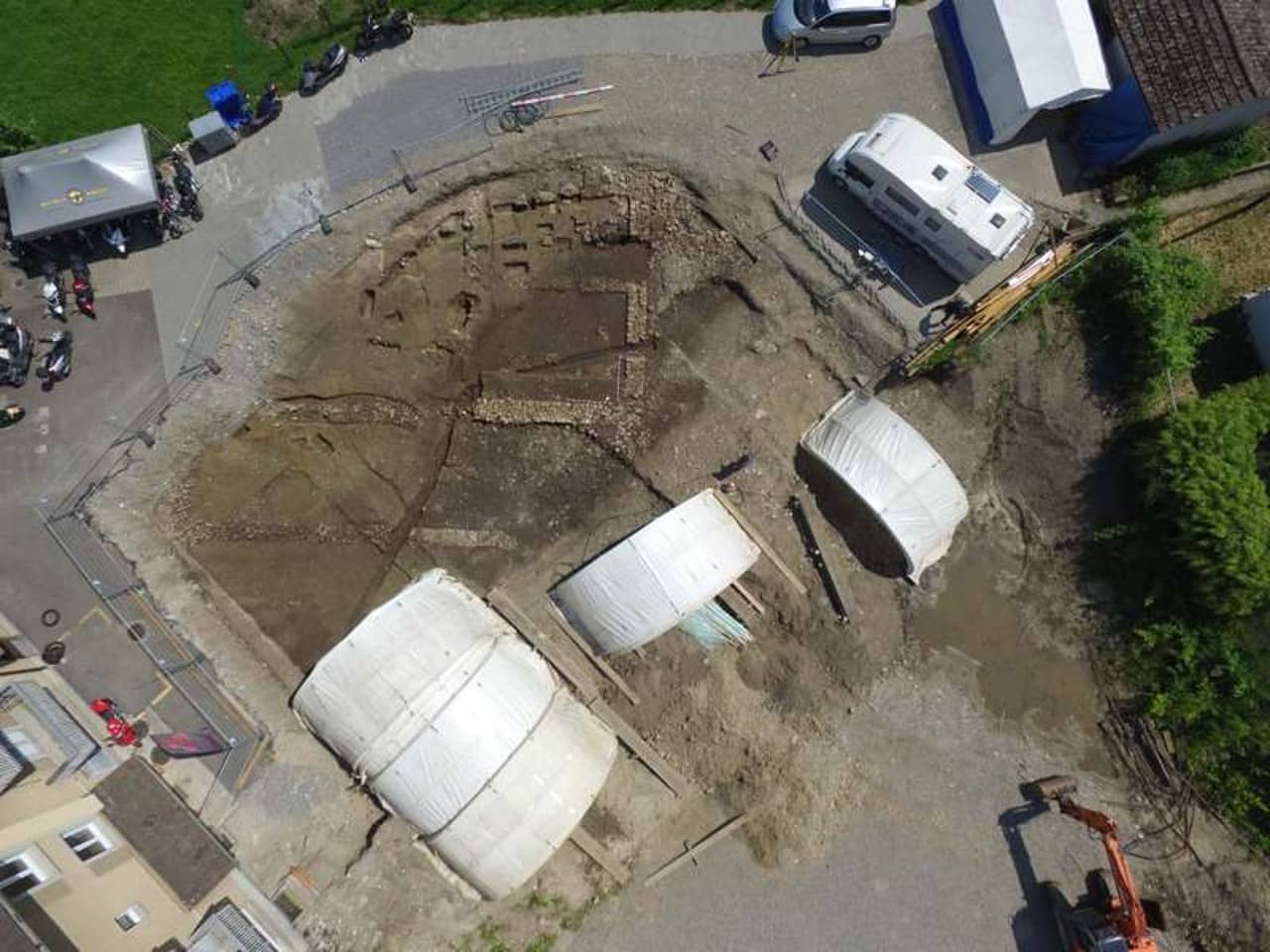 Die Grabung an der Zürcherstrasse aus dem Blickwinkel einer Drohne.