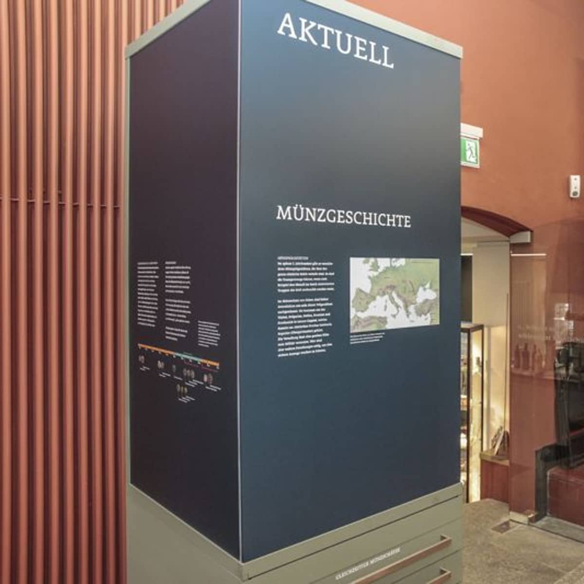 Die zwei Vitrinen im Vindonissa-Museum