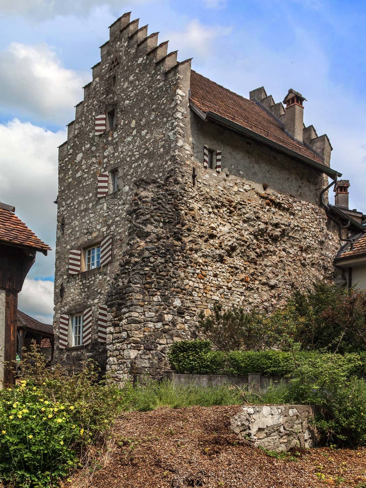 Blick auf die Mauern des Kastells Brugg Altenburg