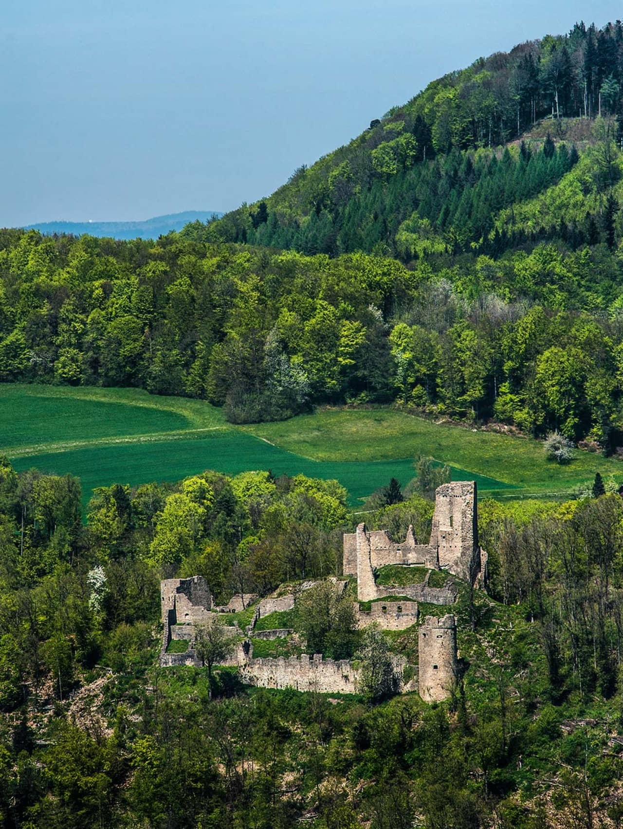 Blick auf die Mauern des Burgruine.