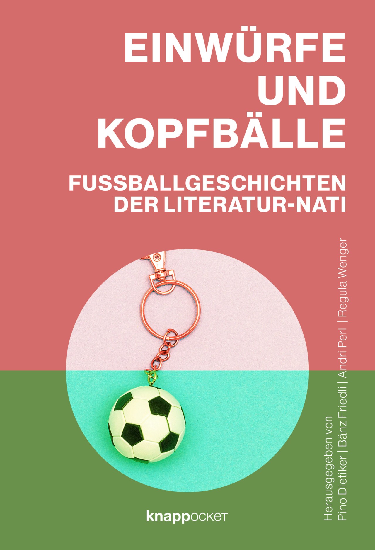 Buchcover mit rotem und grünem Hintergrund, Titel "Einwürfe und Kopfbälle – Fussballgeschichten der Literatur-Nati", Schlüsselanhänger mit Fussball unten mittig.