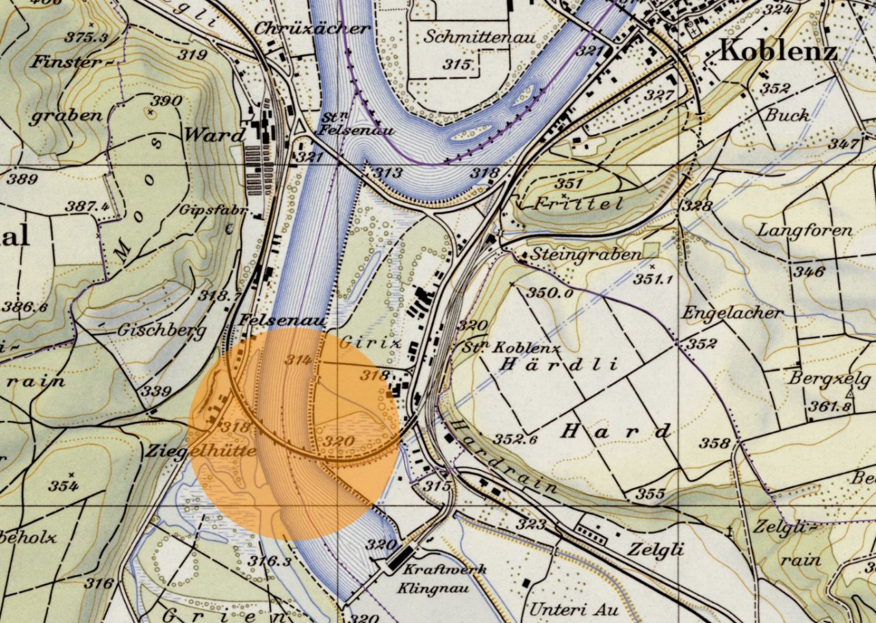 Kartenansicht mit Ufer und Flusslauf. Orange Kreismarkierung über einem Abschnitt des Flusses zur Markierung der Brücke.