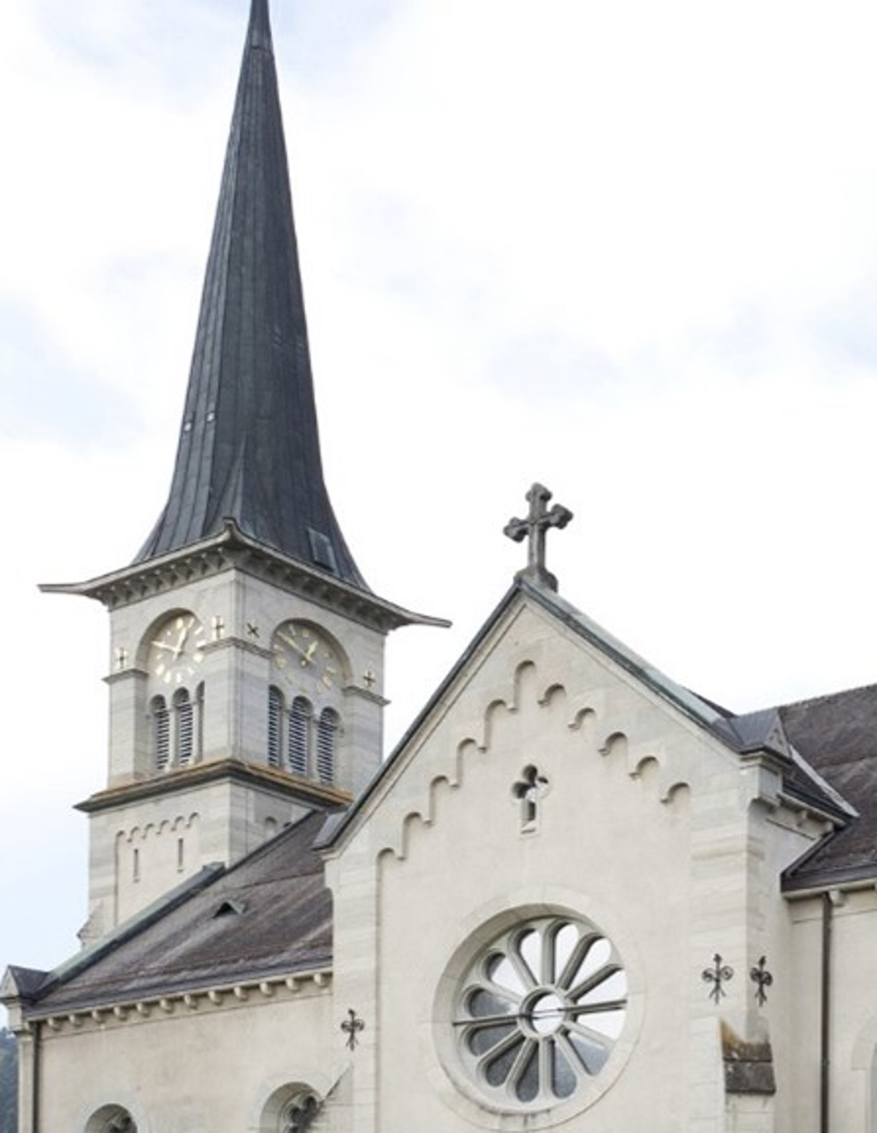 Kirchturm der Katholische Kirche Neuenhof.