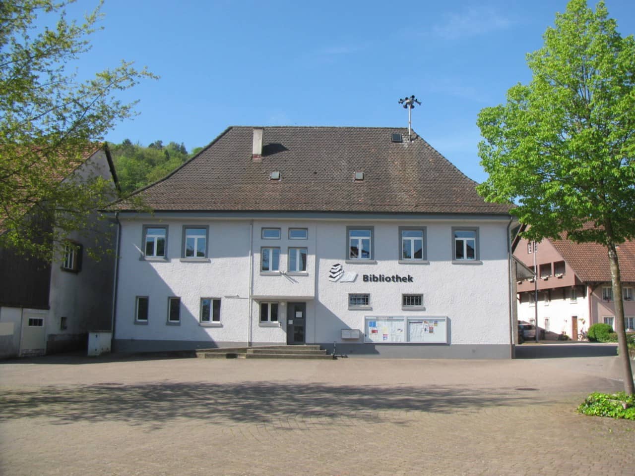 Aussenansicht Bibliothekshaus in Eiken