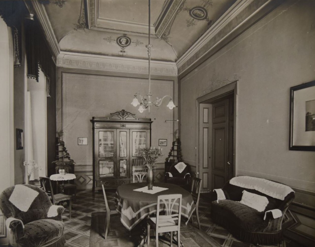 Hotel Blume in Baden, historische Aufnahme des Damensalons.