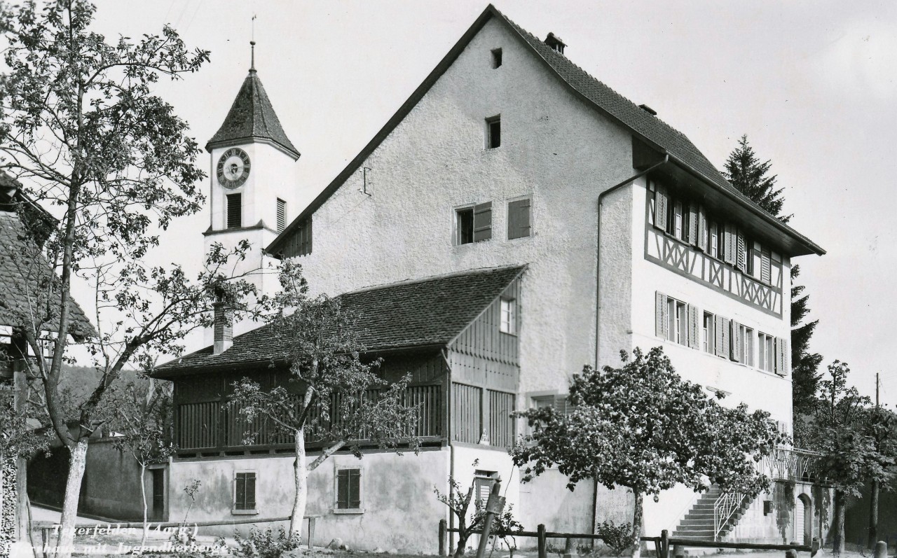 Tegerfelden. Das 1967 durch einen Neubau ersetzte reformierte Pfarrhaus. Fotografie um 1928.