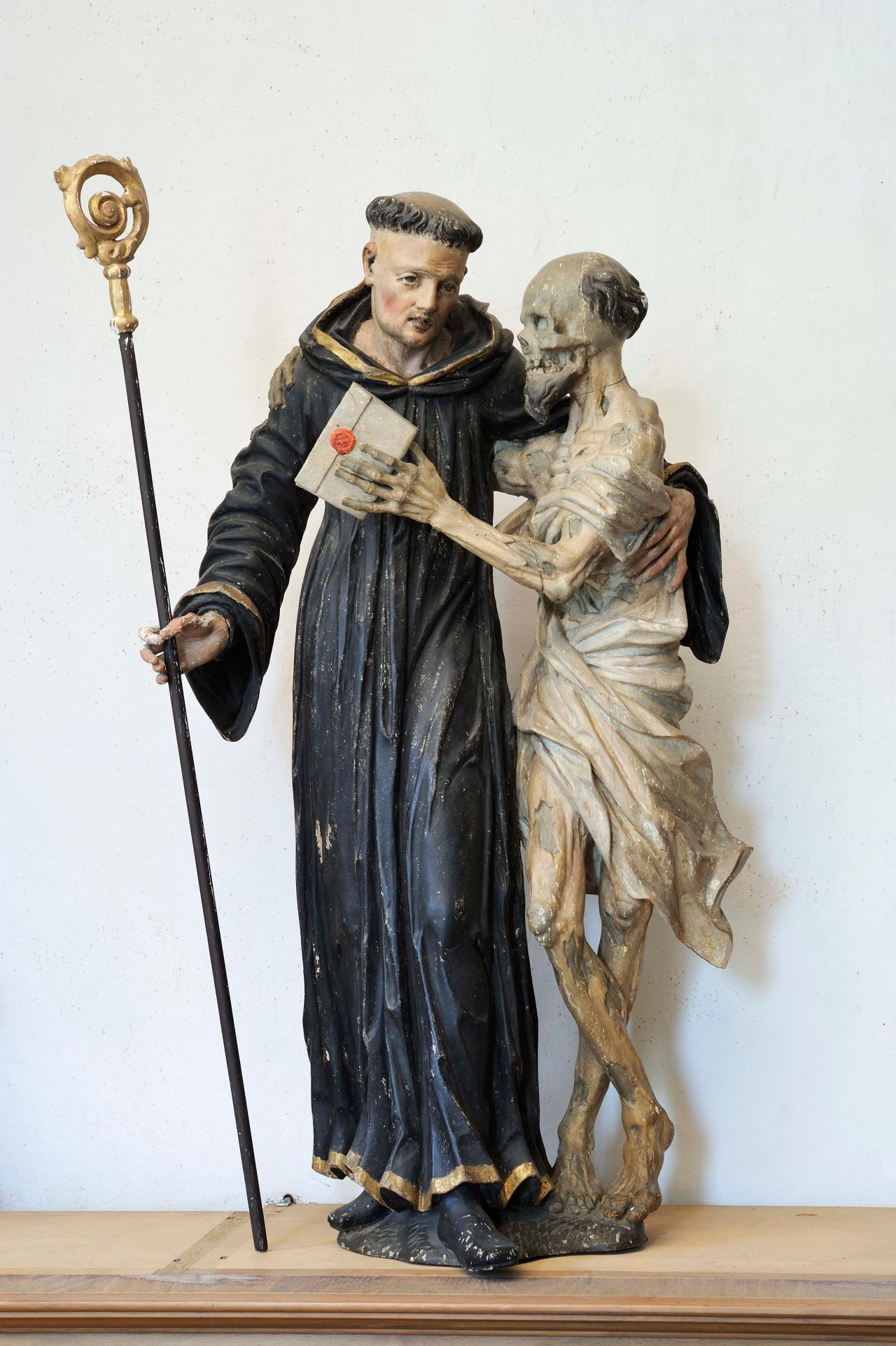 Stadtkirche Laufenburg. Fridolin mit Ursus, vor der Restaurierung in der Sakristei.