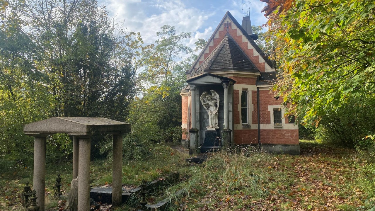 Kapelle mit dem Engelsgrabmal von Mathilde Kappeler-Bebié.