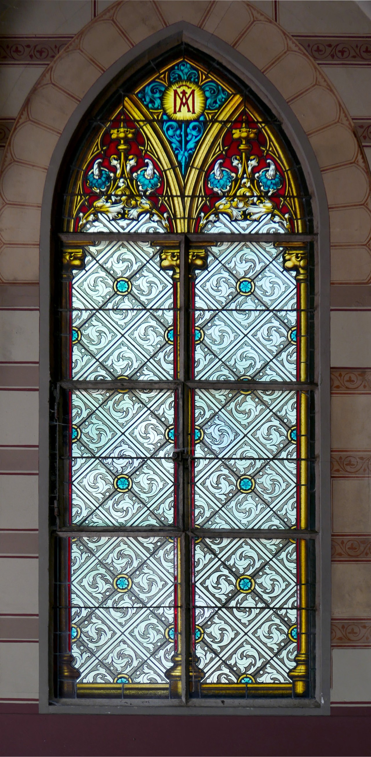 Glasfenster vor der Zerstörung.