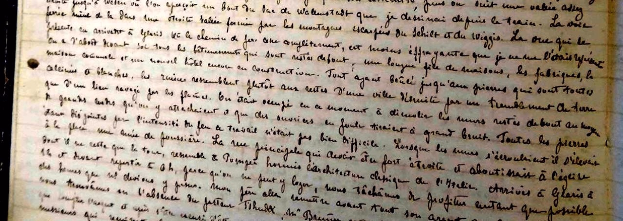 Handschriftlich beschriebene Seite mit dichtem, schwer lesbarem Text, auf leicht vergilbtem Papier. Links eine Lochung. Text ist gleichmässig ausgerichtet, ohne sichtbare Absätze.