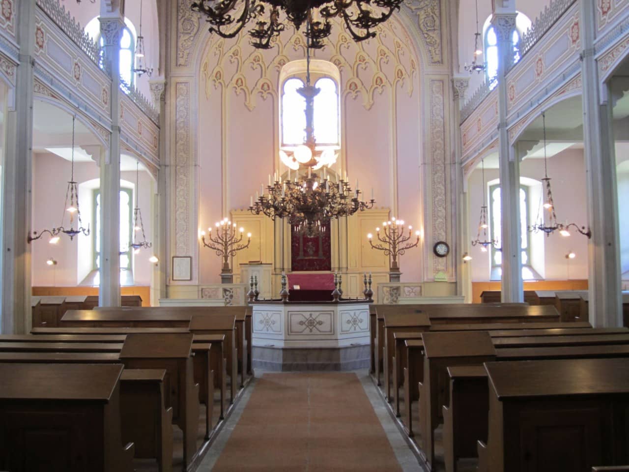 Blick auf Altarbereich der Synagoge in Endingen.