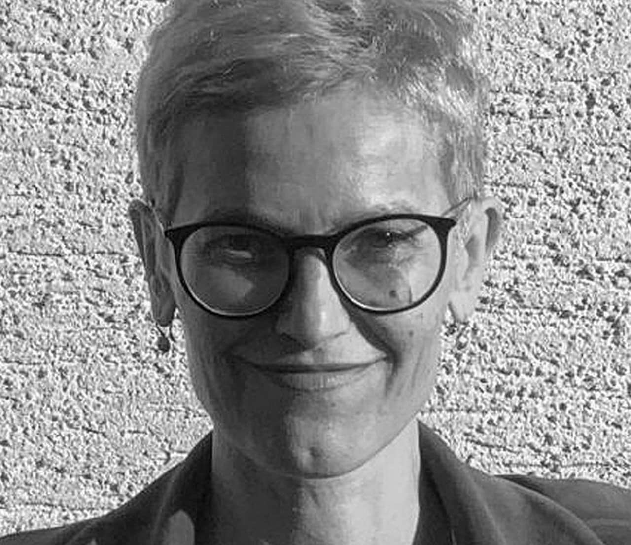 Potrait einer Frau in Schwarz-Weiss