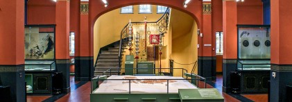 Blick ins Vindonissa Museum mit Modell des Legionslagers im Vordergrund.