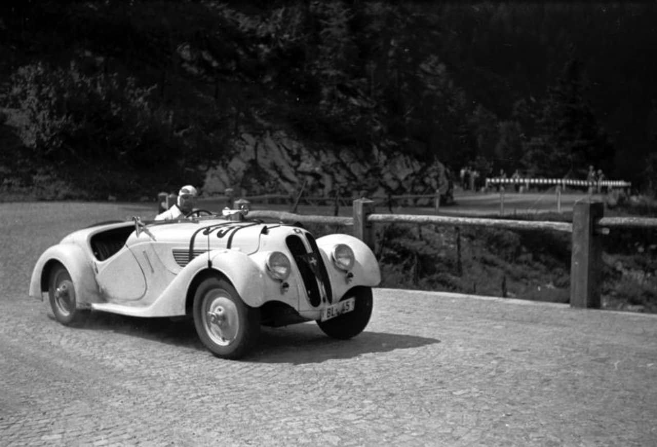 Rennfahrzeug am internationen Bergrennen Maloja 1946