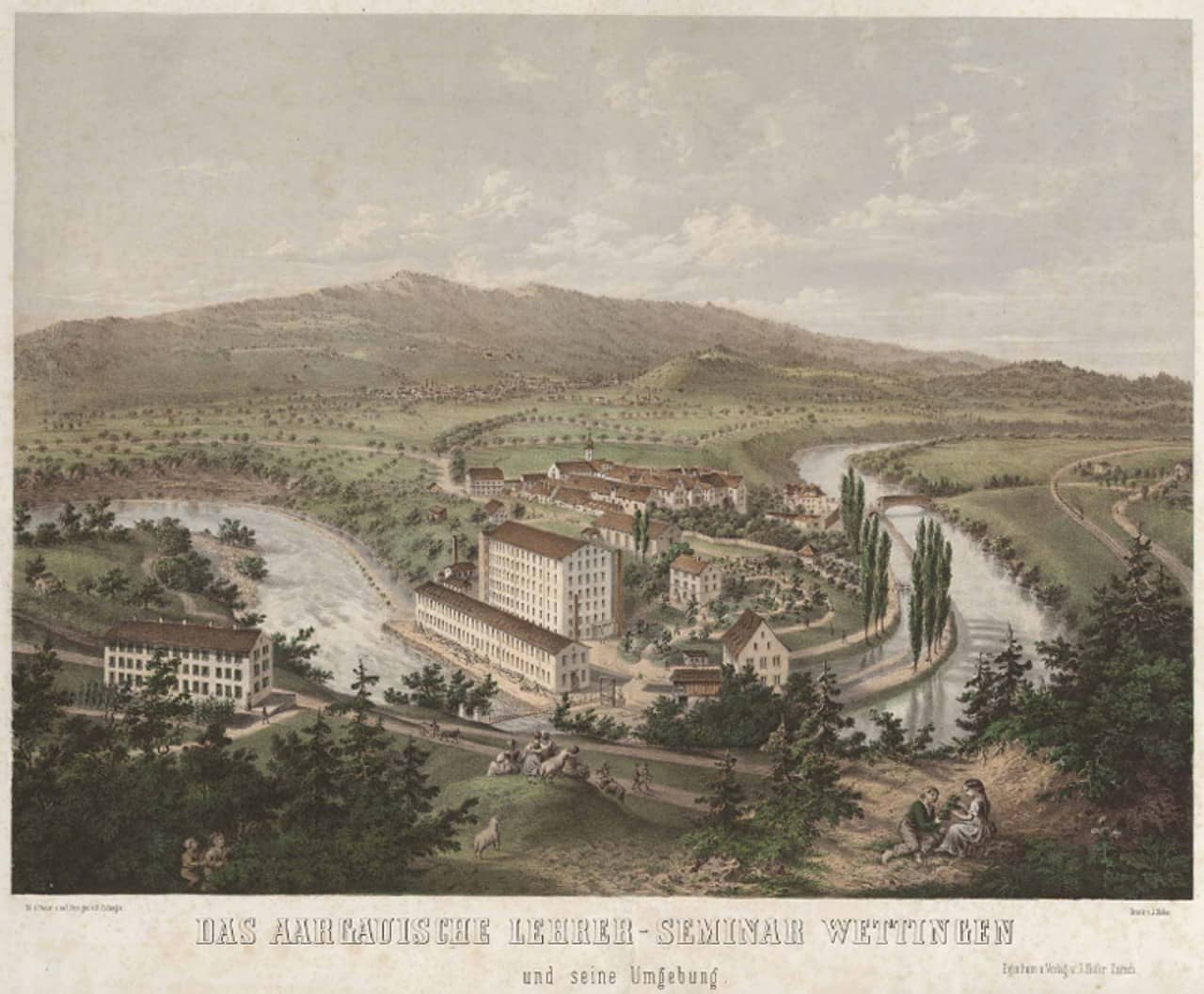 Kolorierte Zeichnung auf Papier. Kloster und Lehrerseminar Wettingen in Fluss- und Hügellandschaft eingebettet. Am Waldrand und auf dem Hügelzug im Vordergrund sind mehrere Menschen und ein Schaaf zu sehen.