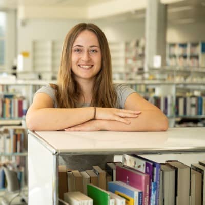 Jan belegt das Akzentfach Infcom (Informatik und Kommunikation) an der Neuen Kantonsschule Aarau.