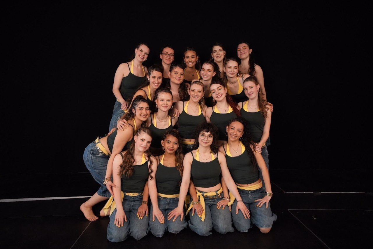 Ein Gruppenfoto von einem Tanzteam am Nordwestschweizer School Dance Award Finale 2026.