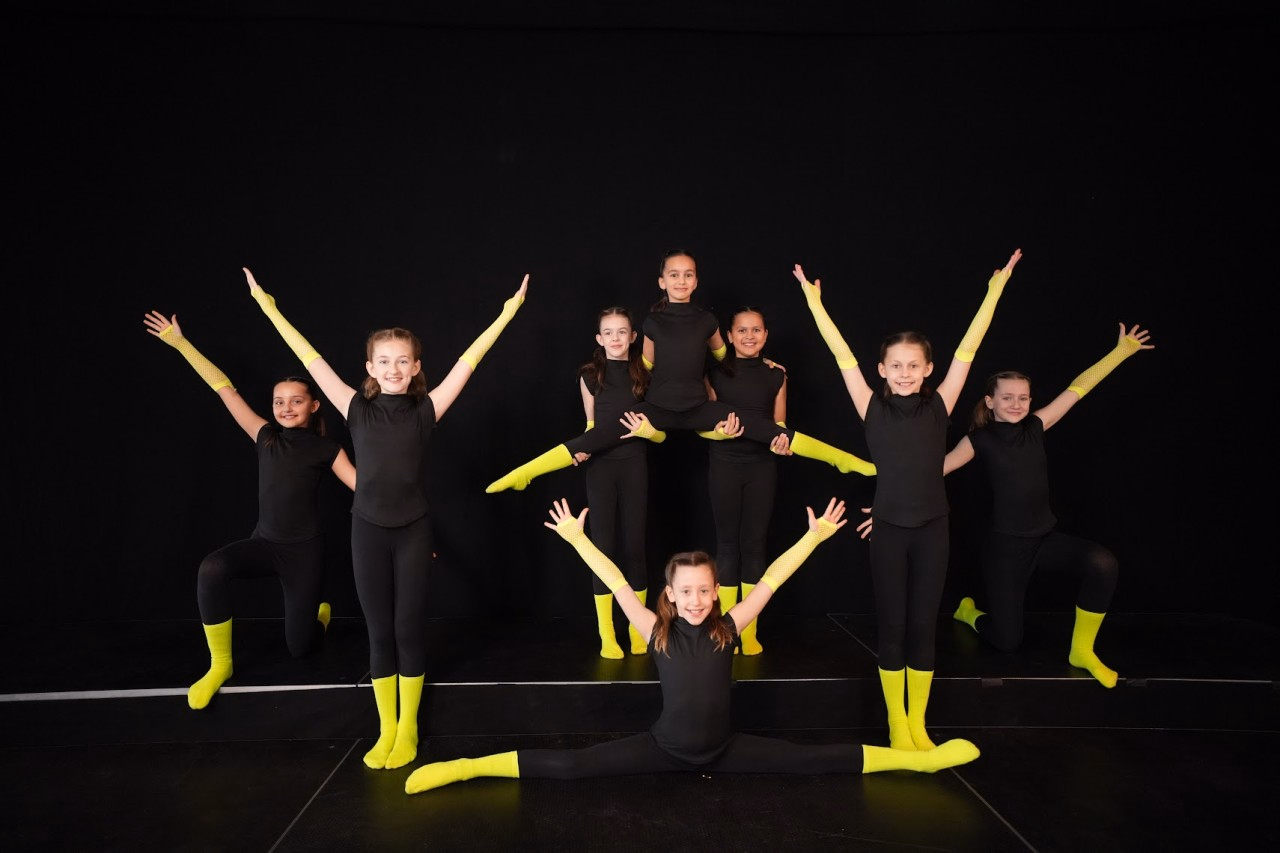 Ein Gruppenfoto von einem Tanzteam am Nordwestschweizer School Dance Award Finale 2026.