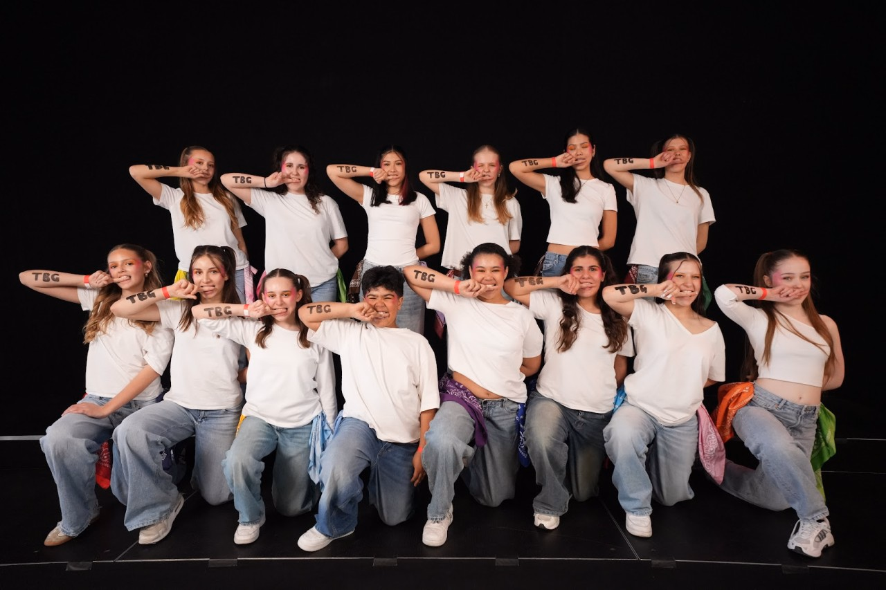 Ein Gruppenfoto von einem Tanzteam am Nordwestschweizer School Dance Award Finale 2026.