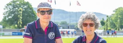 Zwei Helferinnen am Schweizerischen Schulsporttag 2023