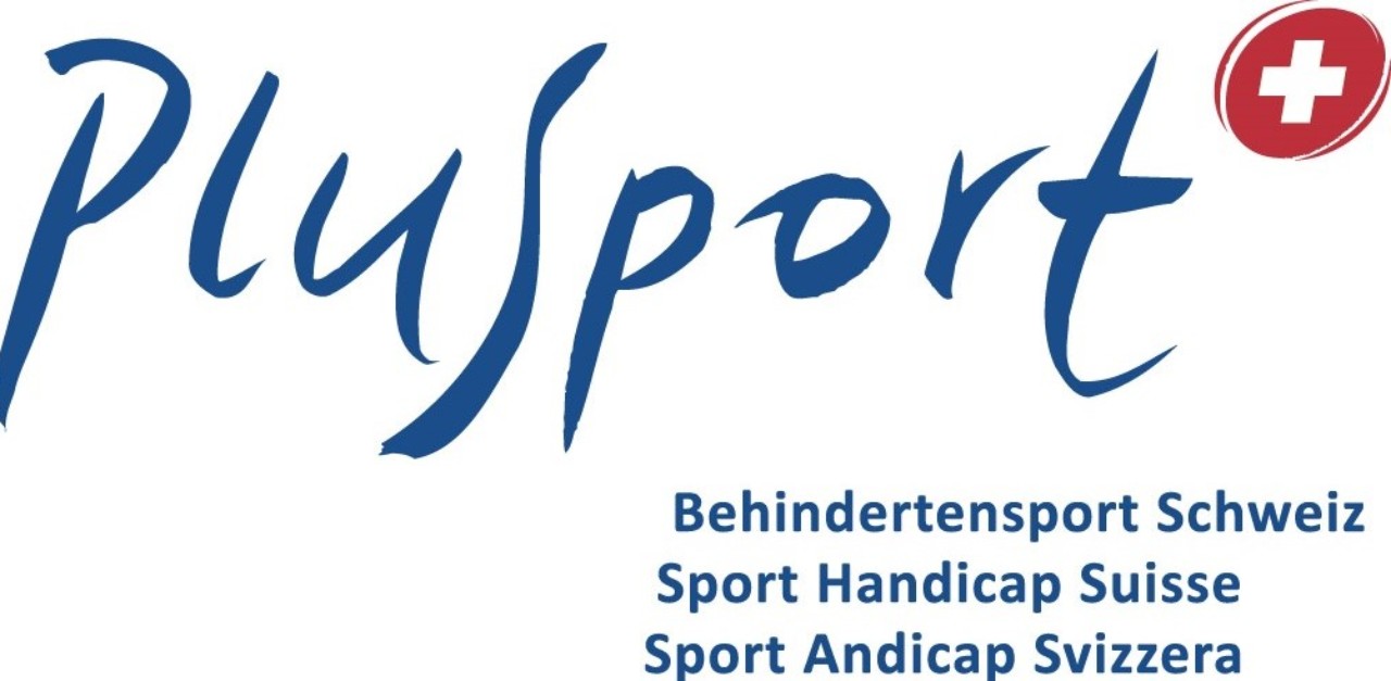 Logo von PluSport mit rotem Schweizerkreuz, darunter der Text "Behindertensport Schweiz, Sport Handicap Suisse, Sport Andicap Svizzera" in dunkelblauer Schrift.