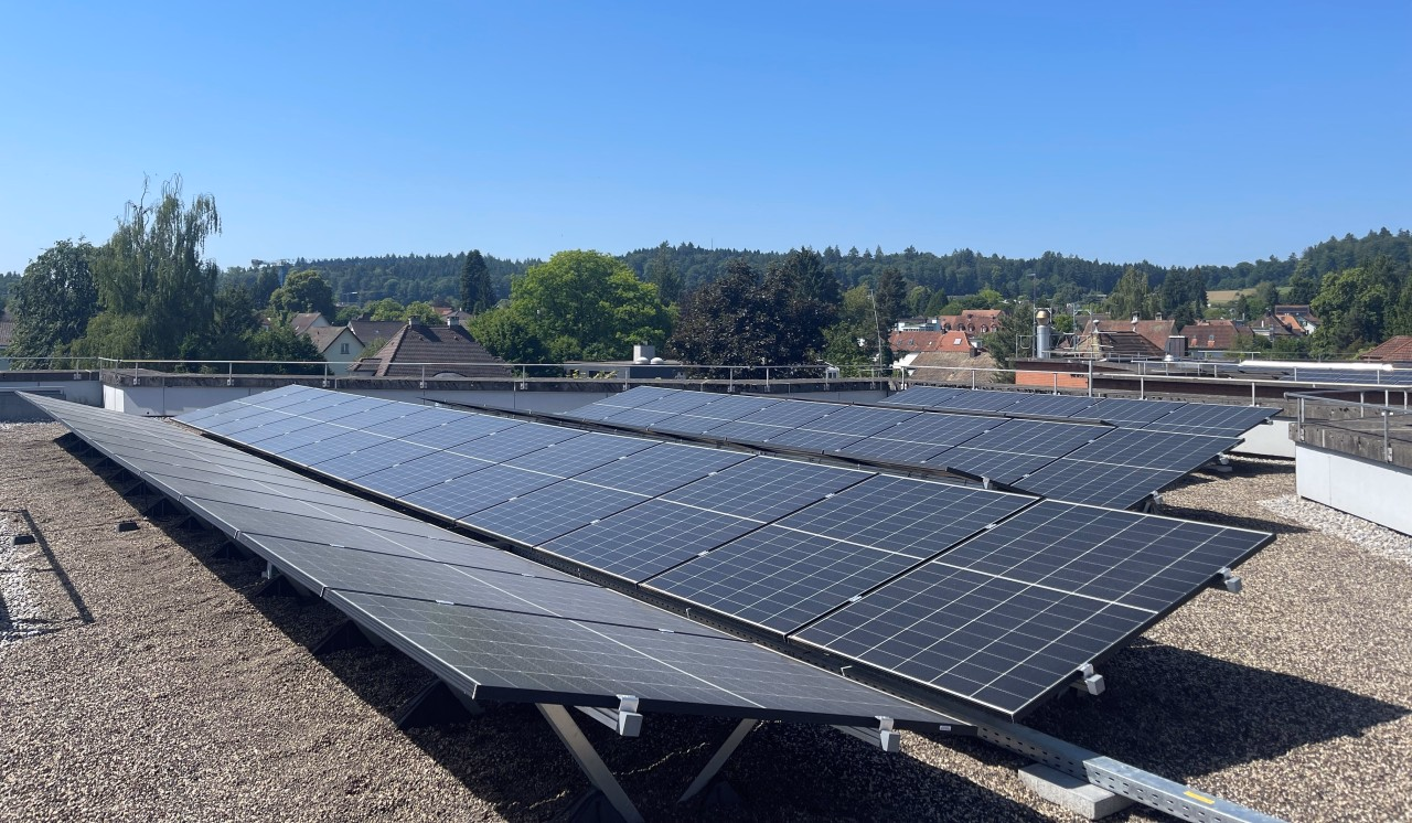Photovoltaikanlage auf dem Verwaltungsgebäude Buchenhof des Kantons Aargau.