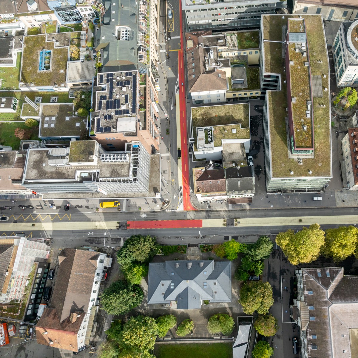 Drohnenaufnahme Kreuzung Bahnhofstrasse/Kasinostrasse in Aarau.