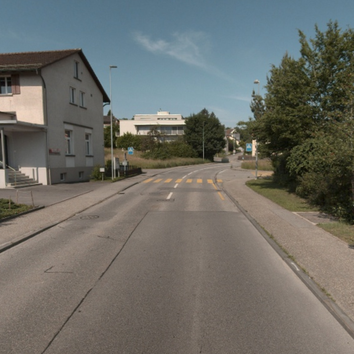 Sicht auf die bestehende Fussgängerquerung auf  Höhe Wallenmattstrasse