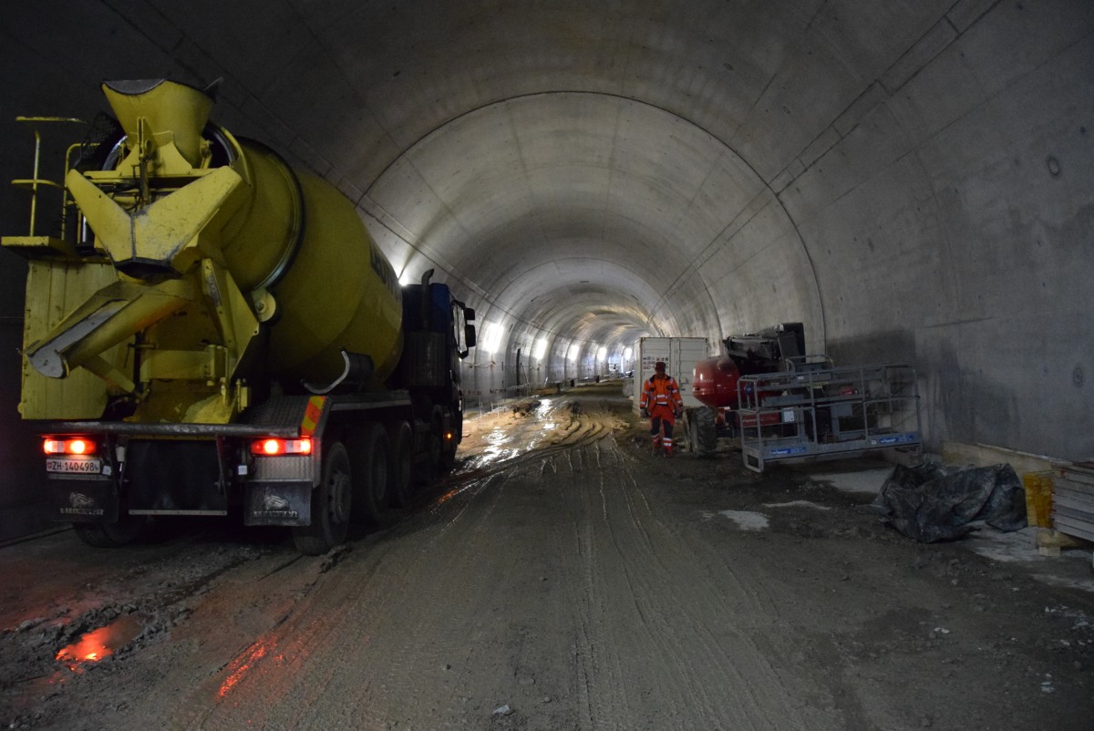 Innenansicht des fertiggestellten Tunnelgewölbes vom Tunnel Letten