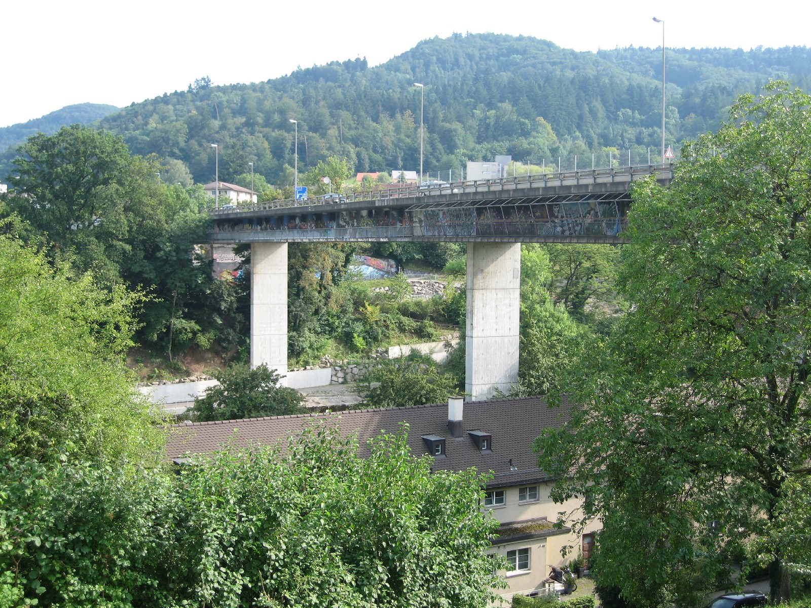 Seitliche Ansicht der Limmatbrücke