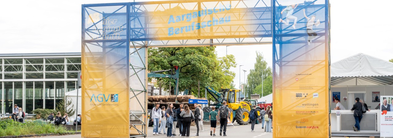 Eingangsbogen zur Aargauischen Beruffschau.