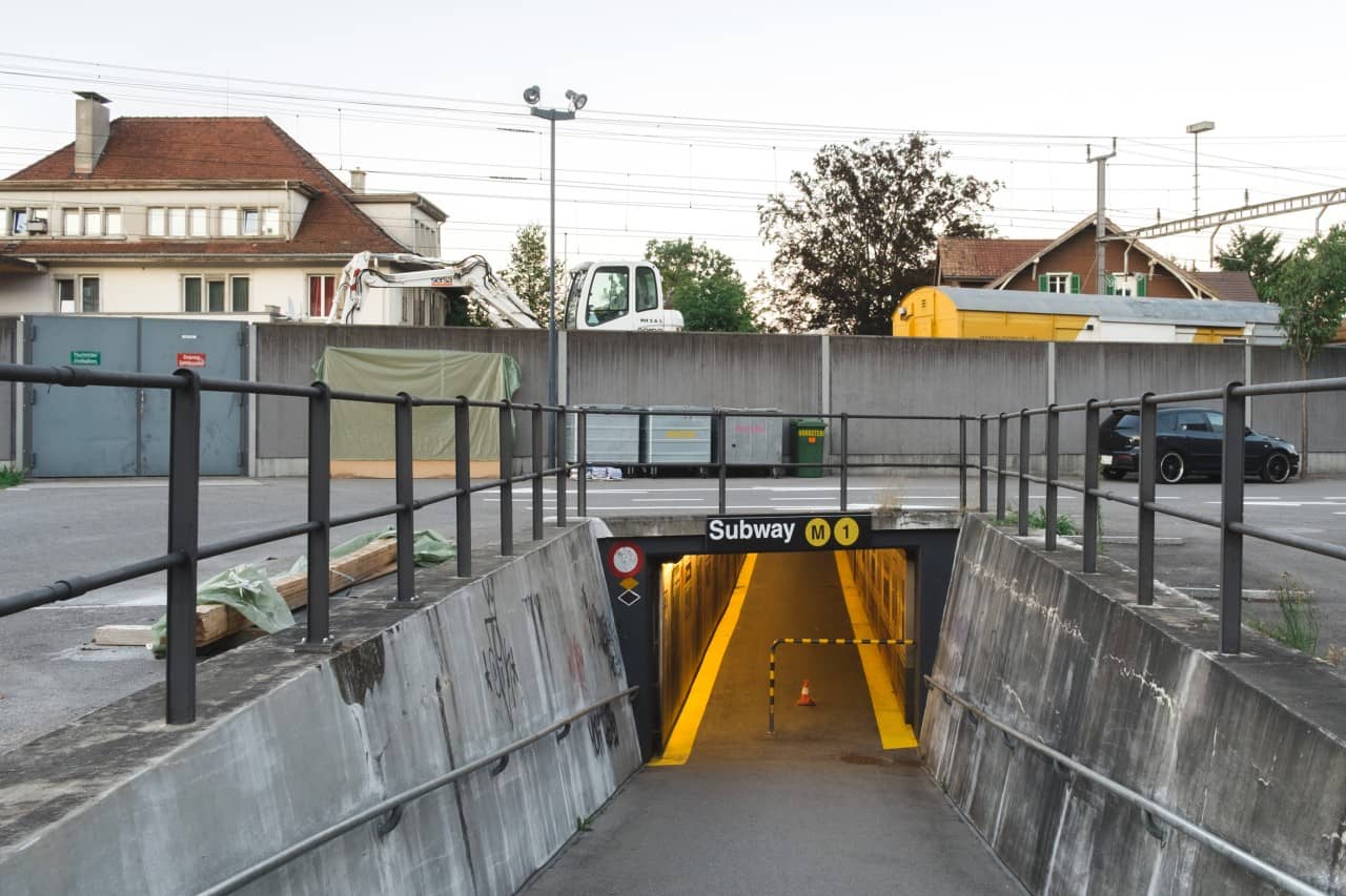 Dank einer temporären Intervention wurde die Unterführung am Bahnhof Muri zur imaginären Metro-Station.