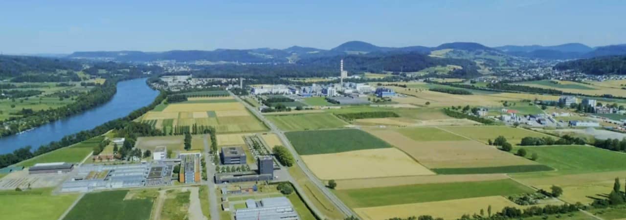 Die Luftaufnahme zeigt das Sisslerfeld, aufgenommen in Stein mit Blick Richtung Osten.