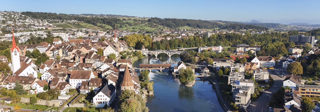 Aufnahme der Stadt Bremgarten und der Reuss.