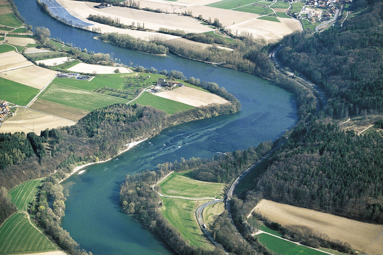 Luftaufnahme der Stromschnellen im Koblenzer Laufen.