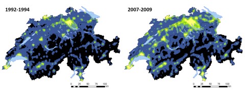 Die Abbildung zeigt zwei Mal die Schweiz als Karte auf der Lichtemissionen eingezeichnet sind. Auf der linken Karte sind die Jahre 1992-1994 und auf der rechten die Jahre 2007-2009 abgebildet. Der Vergleich zeigt deutlich, dass es nachts in der Schweiz immer weniger Orte gibt, an denen eine natürliche Dunkelheit herrscht.
