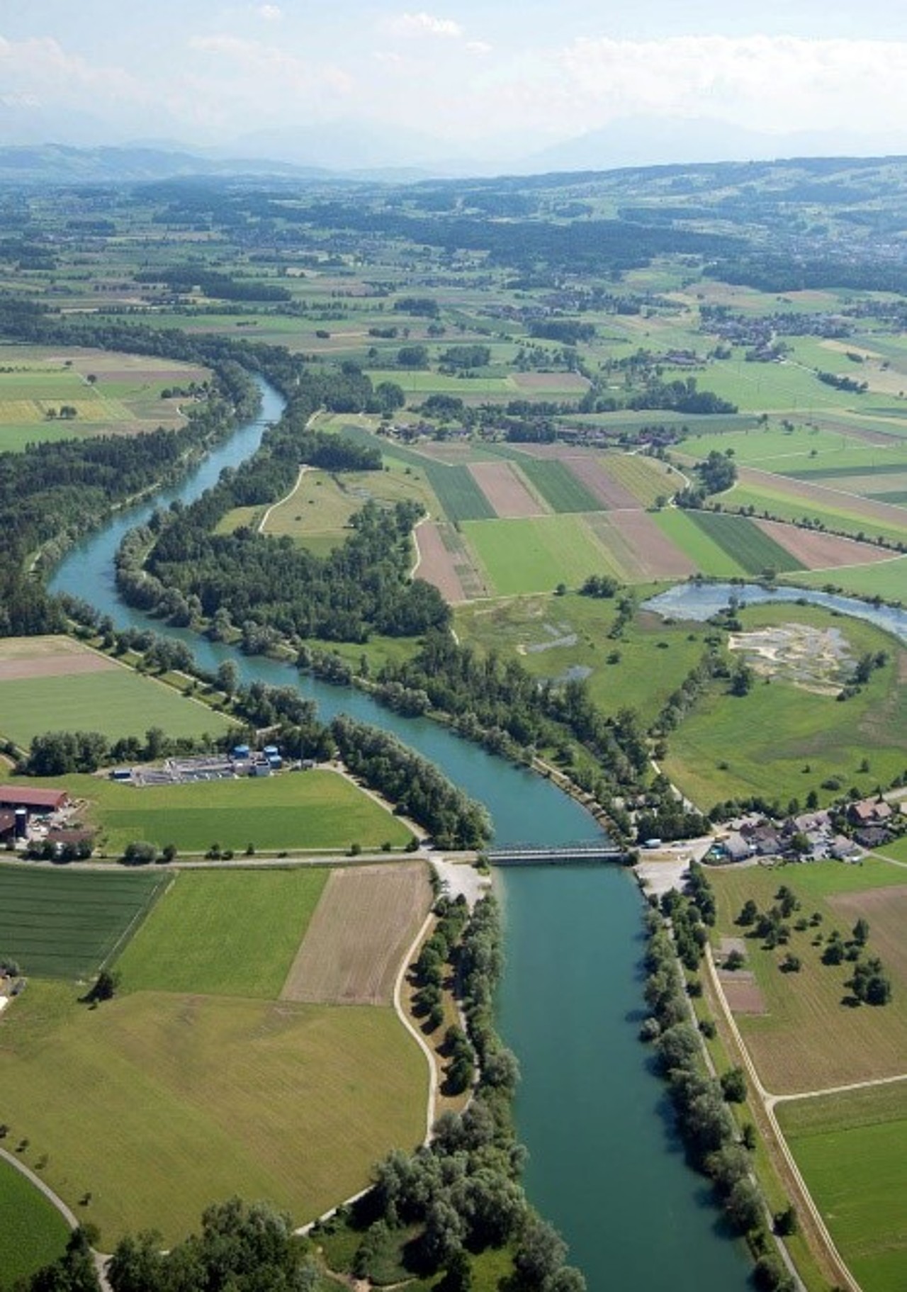 Der Fluss Reuss oberhalb von Rottenschwil
