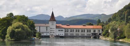 Laufwasserkraftwerk an der Aare in der Stadt Aarau