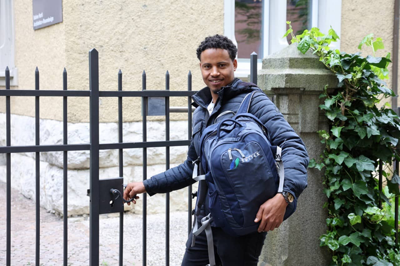 Mann mit Rucksack