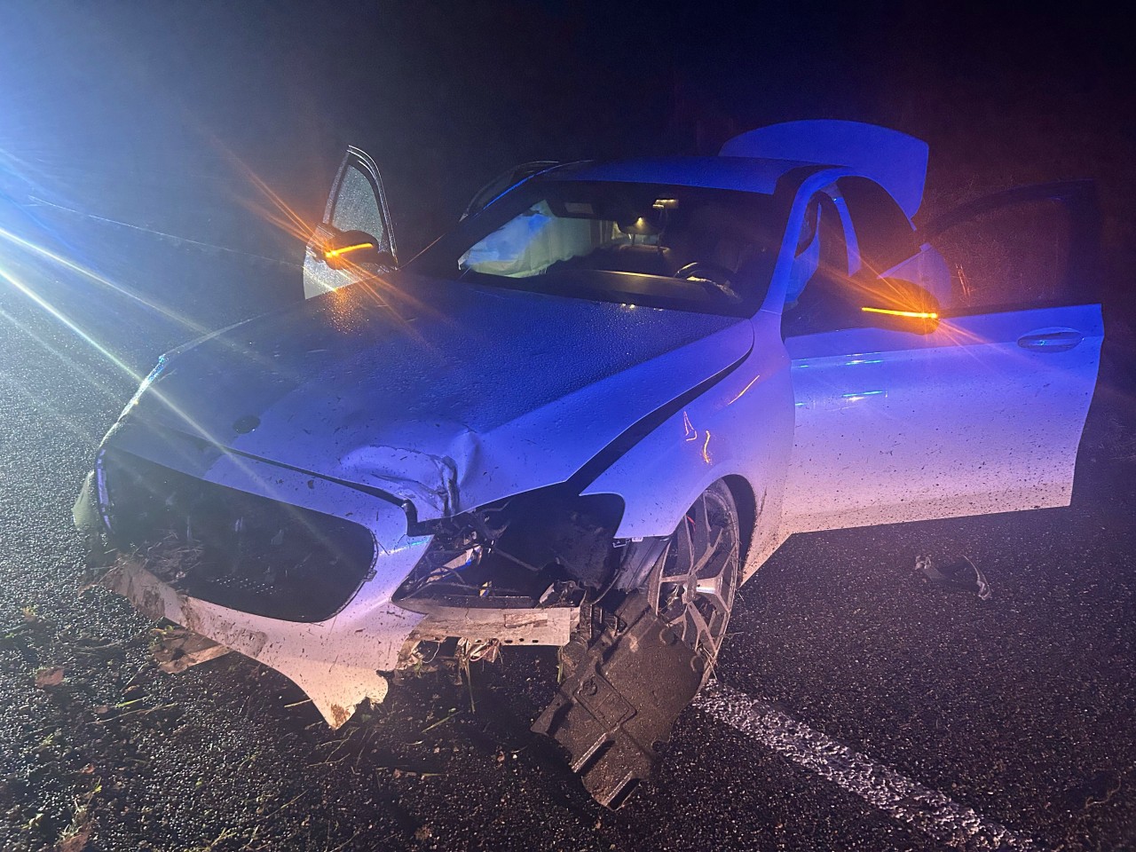 Demolierter Unfallwagen.