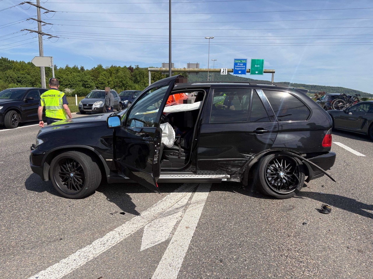 Unfallfahrzeug nach seitlich-frontaler Kollision.