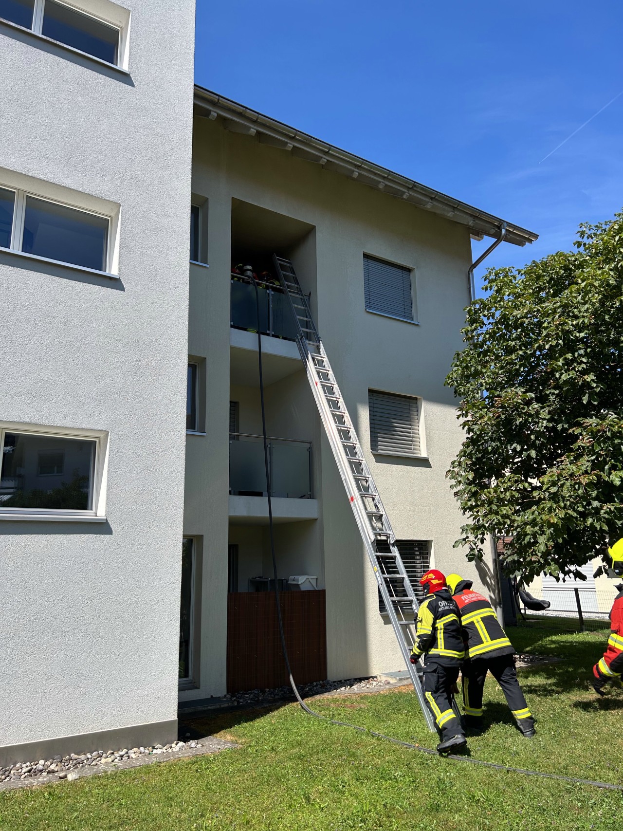 Feuerwehrkräfte im Einsatz.