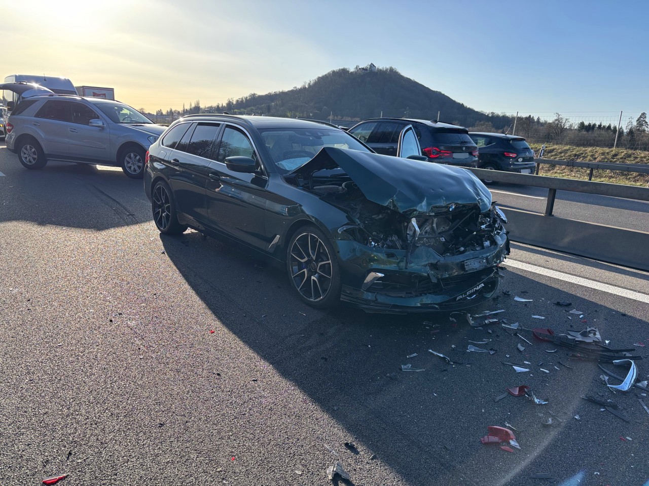 Demoliertes Fahrzeug.