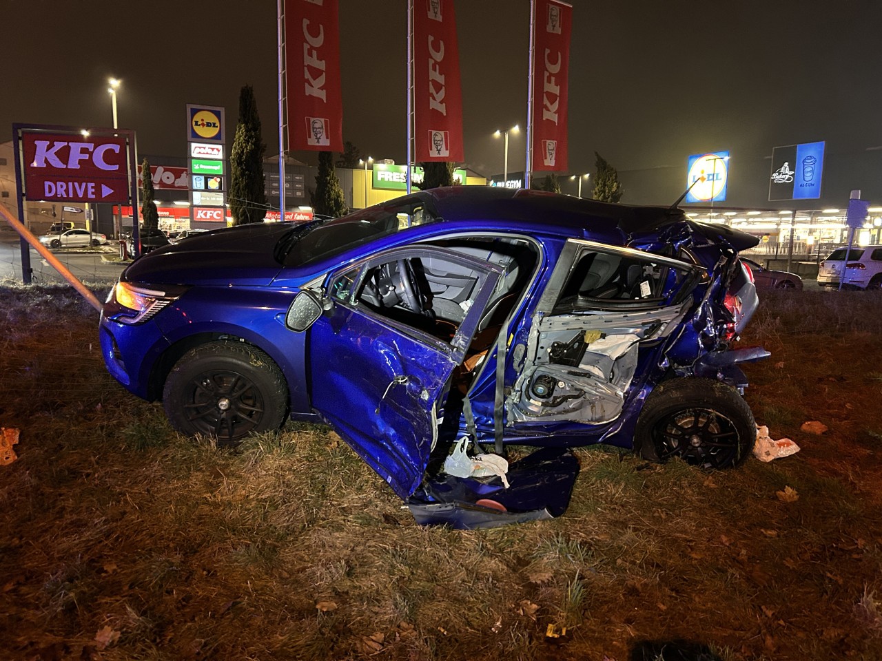 Demolierter Unfallwagen.