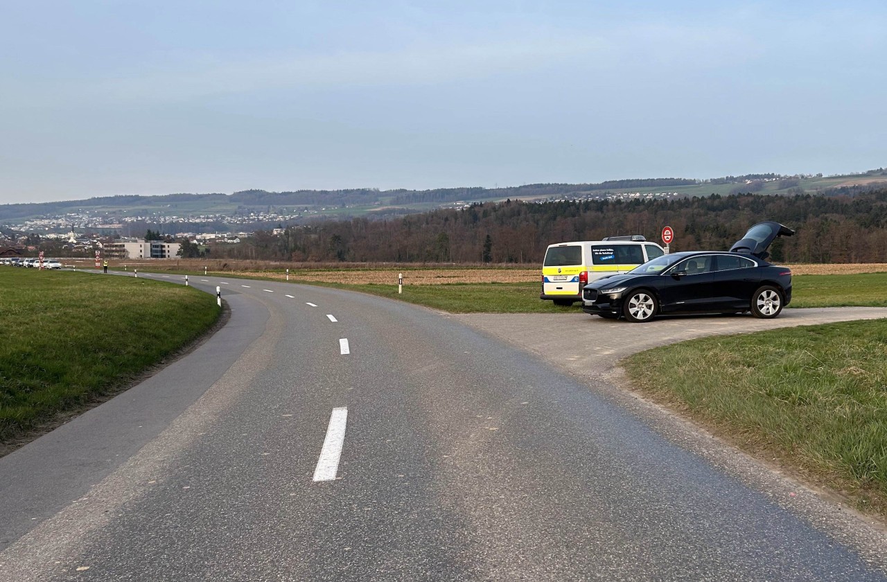 Ausserortsstrecke nach Unfall.