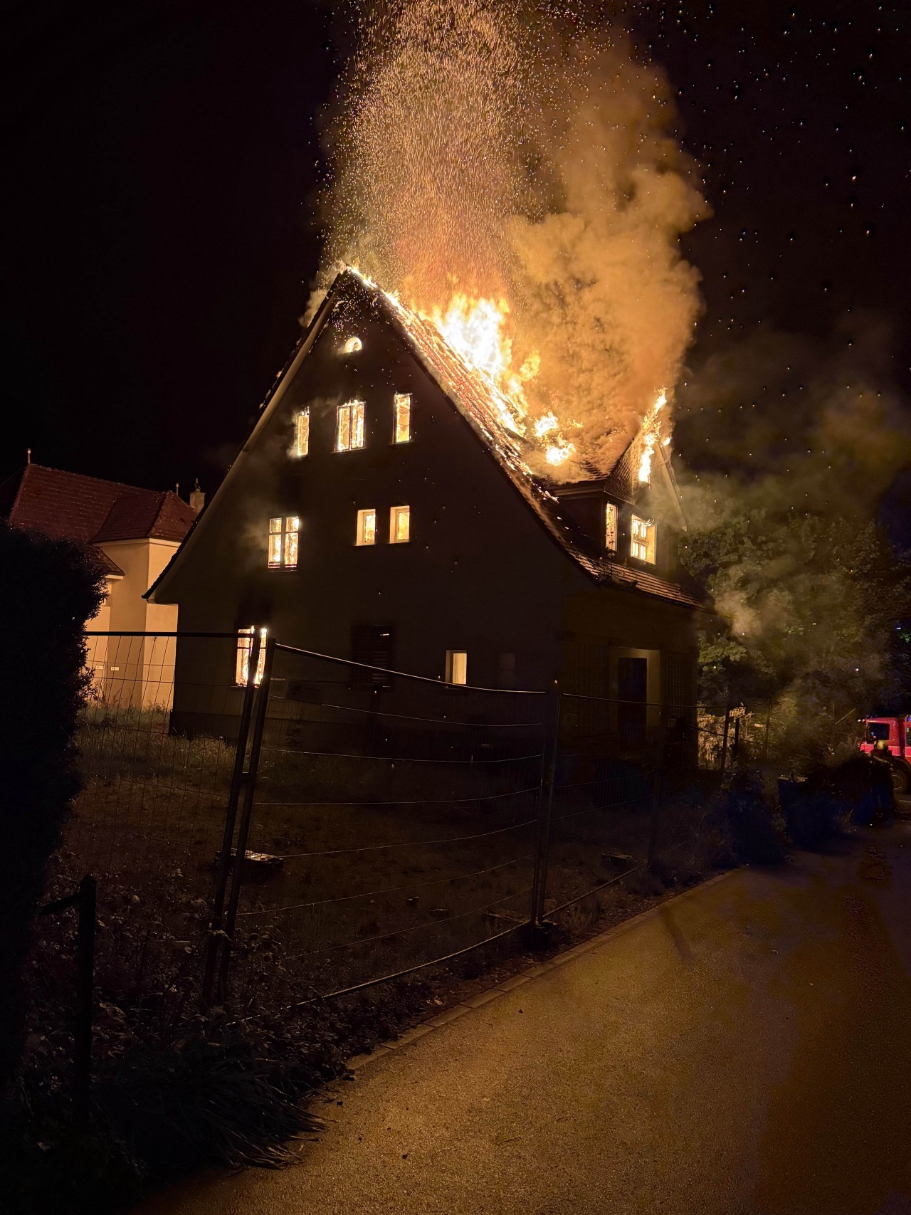 Haus in Vollbrand.